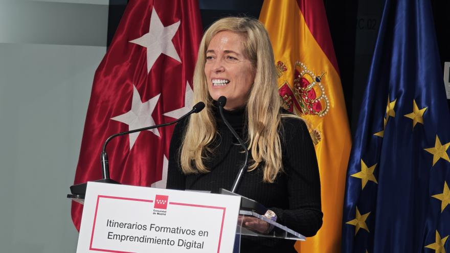 La consejera Rocío Albert durante la entrega