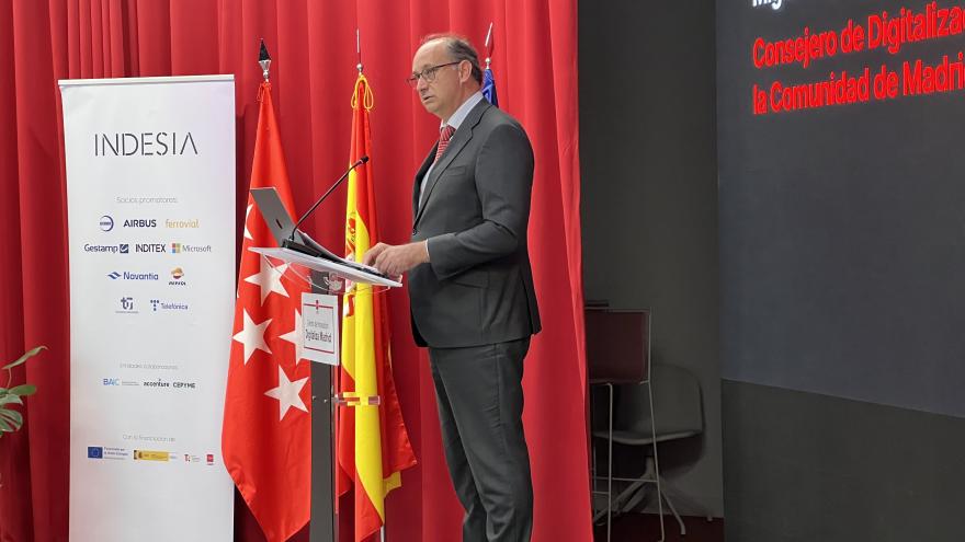 El consejero Miguel López-Valverde durante la presentación de una plataforma virtual de Inteligencia Artificial