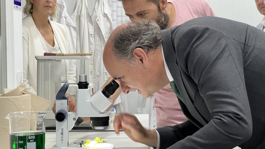 López-Valverde visita la pyme madrileña Ekonoke El consejero Miguel López-Valverde durante su visita a la pyme madrileña Ekonoke