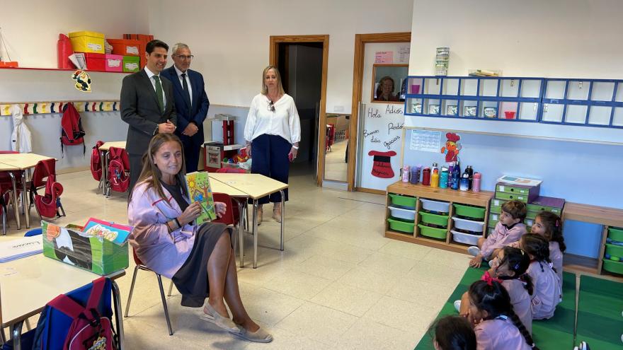 Viciana visita el colegio El Valle Las Tablas de Madrid El consejero Emilio Viciana durante su visita al colegio El Valle Las Tablas de Madrid