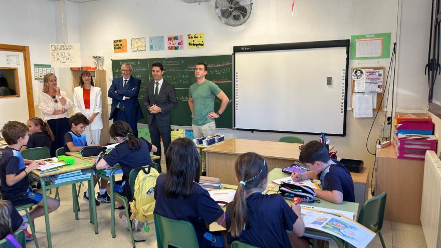 Viciana visita el colegio El Valle Las Tablas de Madrid El consejero Emilio Viciana durante su visita al colegio El Valle Las Tablas de Madrid