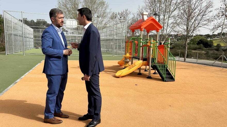 El consejero Miguel Ángel García Martín durante su visita a Valdemorillo