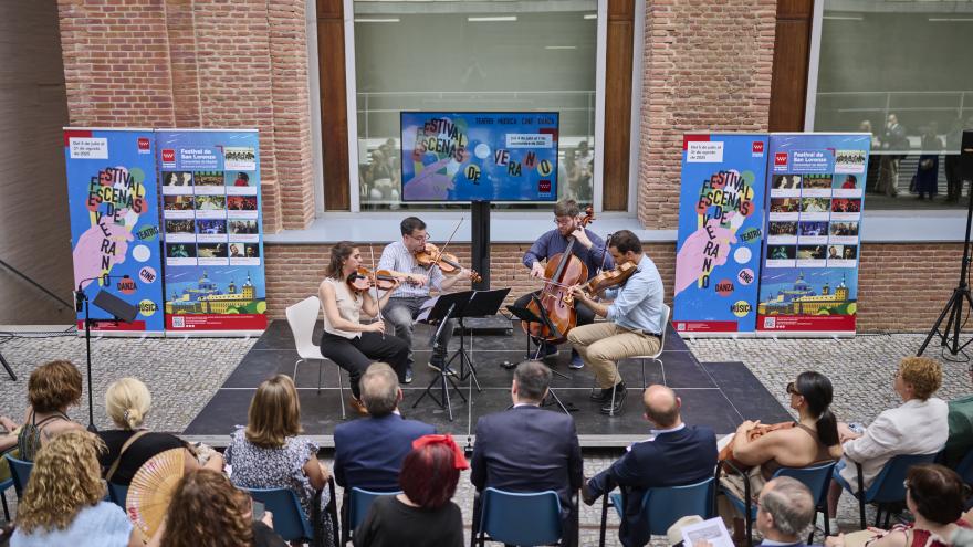 Martín Izquierdo presenta los festivales Escenas de Verano y Festival de San Lorenzo El viceconsejero Luis Martín Izquierdo durante la presentación de los festivales Escenas de Verano y Festival de San Lorenzo