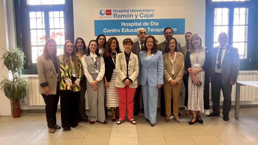 La consejera Fátima Matute durante su visita al nuevo Hospital de Día para adolescentes