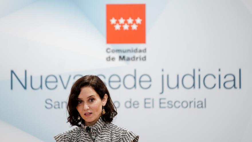 Díaz Ayuso inaugura el Palacio de Justicia de San Lorenzo de El Escorial Díaz Ayuso interviene desde un atril
