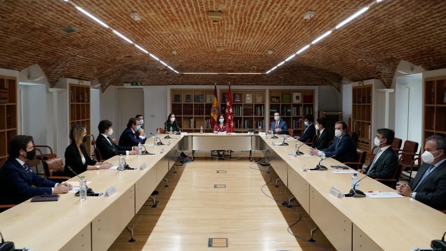 Isabel Díaz Ayuso durante la reunión con el sector taurino