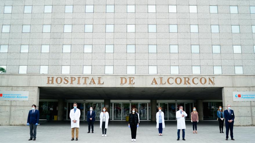 Isabel Díaz Ayuso durante su visita al Hospital Universitario Fundación de Alcorcón