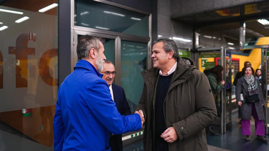Jorge Rodrigo en un momento de su visita al Puesto de Mando de Metro de Madrid