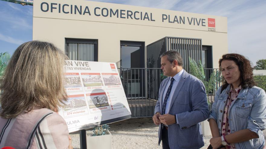 El consejero recorriendo la zona