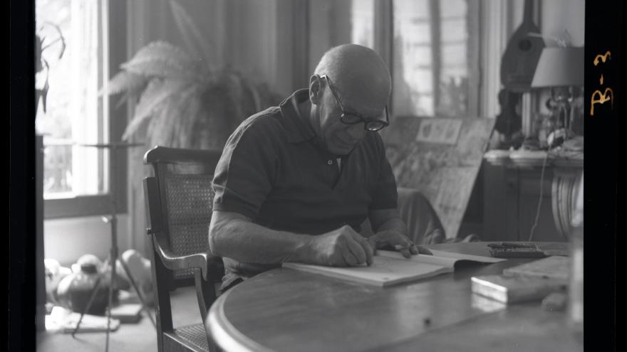La Comunidad dedica una exposición a las fotografías de Gyenes sobre Picasso