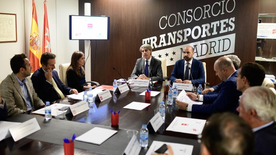 Ángel Garrido en la presentación del plan Aparca+T en Colmenar Viejo