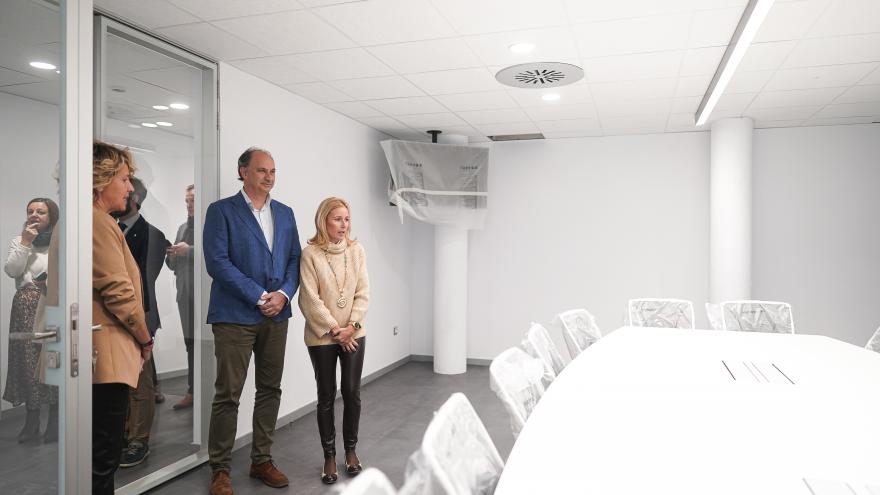 López-Valverde en un momento de su visita al Centro de Control Municipal de Alcobendas