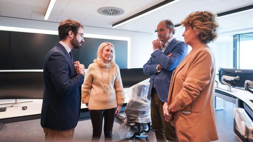 López-Valverde en un momento de su visita al Centro de Control Municipal de Alcobendas
