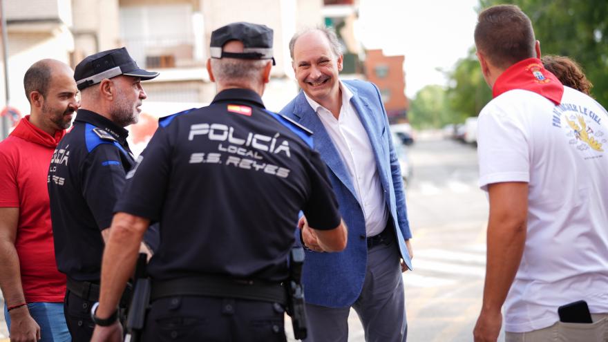 Miguel López-Valverde en San Sebastián de los Reyes supervisa el dispositivo digital de seguridad en sus fiestas