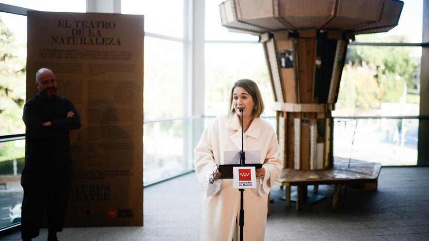 Marta Rivera de la Cruz inaugurando hoy la muestra en los Teatros del Canal
