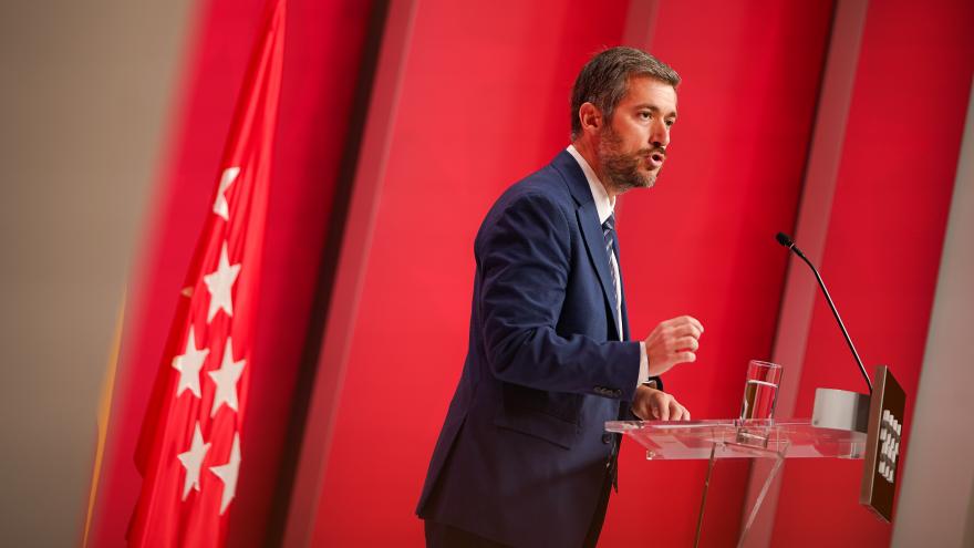 El consejero durante la rueda de prensa