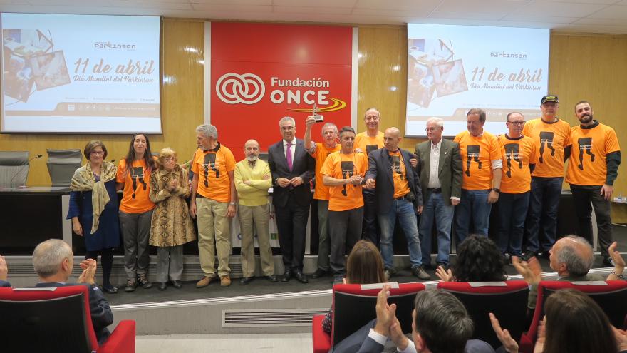 El consejero Carlos Izquierdo en la entrega de los premios al Reconocimiento de Parkinson.