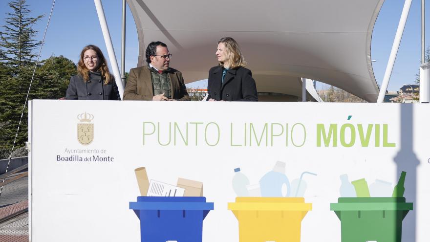 La consejera recorriendo las instalaciones junto a el alcalde