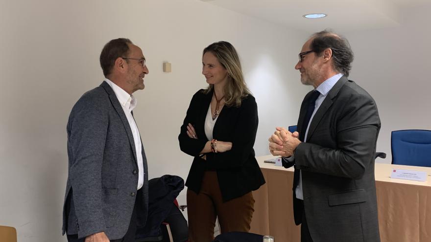 Paloma martín conversando