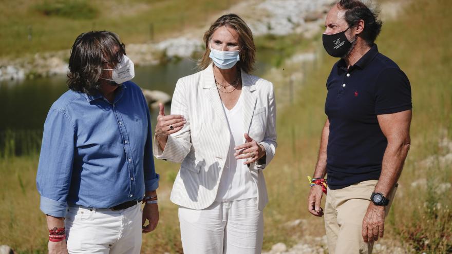 Paloma Martín durante su visita al arroyo de la Huerta de las Ánimas