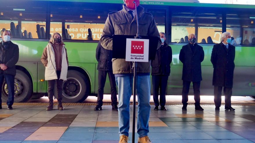 El consejero de Transportes ha agradecido a los profesionales de la red de autobuses su labor frente al temporal