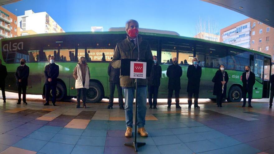 El consejero de Transportes ha agradecido a los profesionales de la red de autobuses su labor frente al temporal