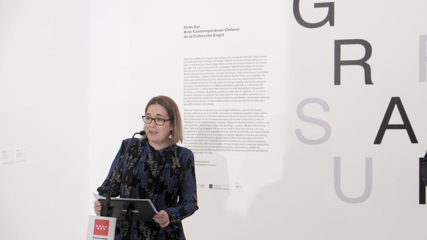 Marta Rivera durante la visita a la exposición