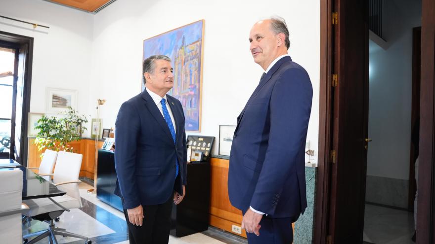El consejero Miguel López-Valverde durante la reunión con el consejero de la Junta de Andalucía, Antonio Sanz