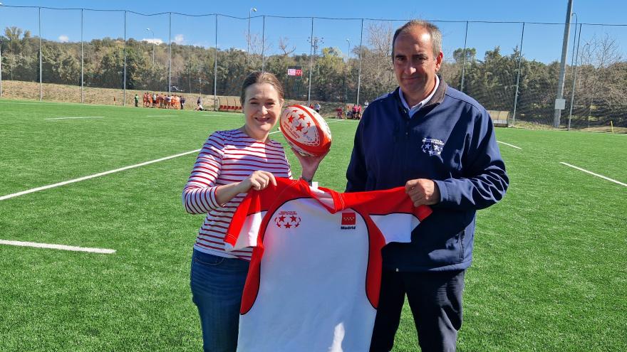 Marta Rivera de la Cruz en el campo de rugby del Parque Deportivo Puerta de Hierro