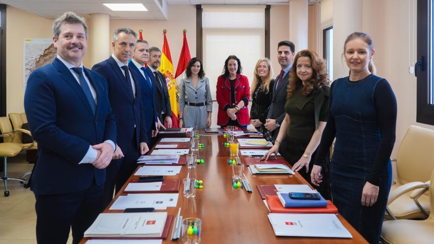 La presidenta Isabel Díaz Ayuso durante la reunión