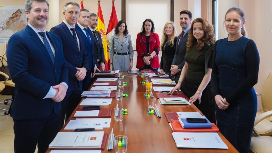 La presidenta Isabel Díaz Ayuso durante la reunión