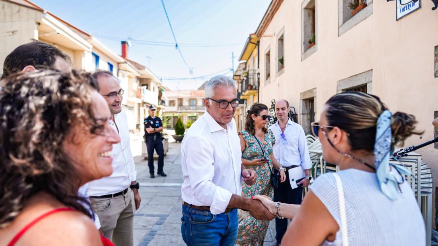 Carlos Izquierdo en un momento de su visita a Los Molinos