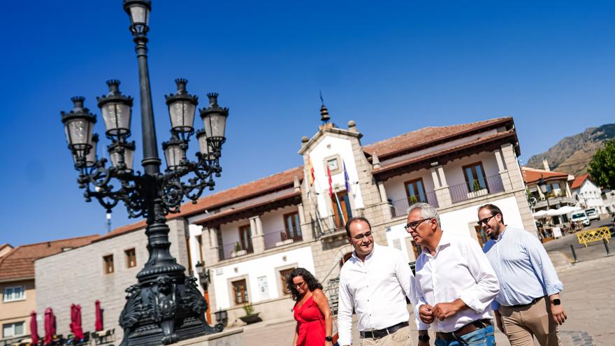 Carlos Izquierdo en un momento de su visita a Los Molinos