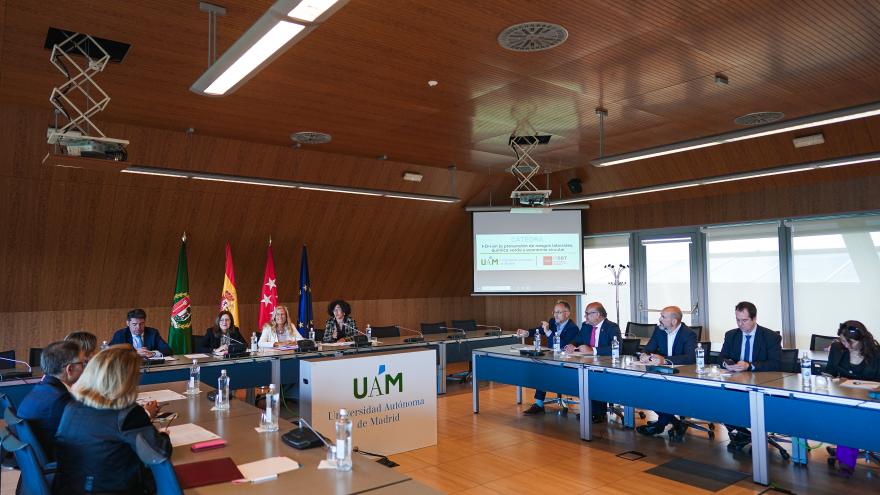 La consejera Rocío Albert durante la firma de un acuerdo con la Universidad Autónoma