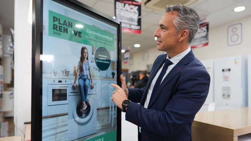 El consejero Carlos Novillo durante la presentación de las ayudas