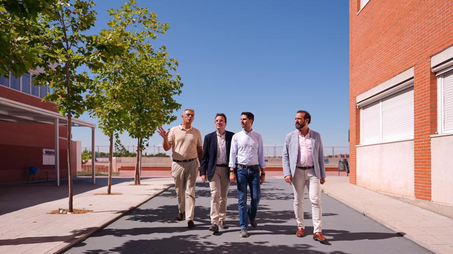 La Comunidad de Madrid invierte 3,1 millones para crear 380 plazas educativas públicas en Leganés desde el próximo curso Emilio Viciana en su visita al IES Rafael Frübeck de Burgos de Leganés 4