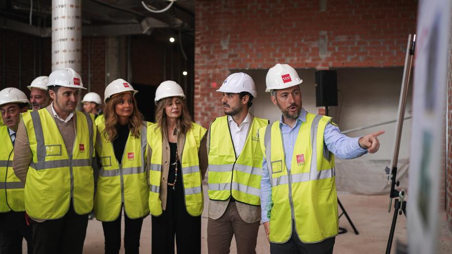 El consejero Miguel Ángel García Martín durante su visita a Torrejón de Ardoz