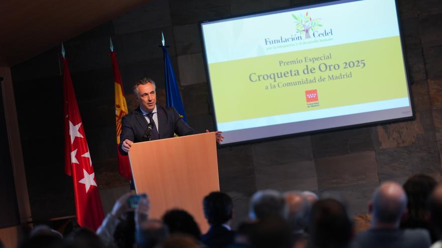 El consejero Carlos Novillo durante la recepción del premio