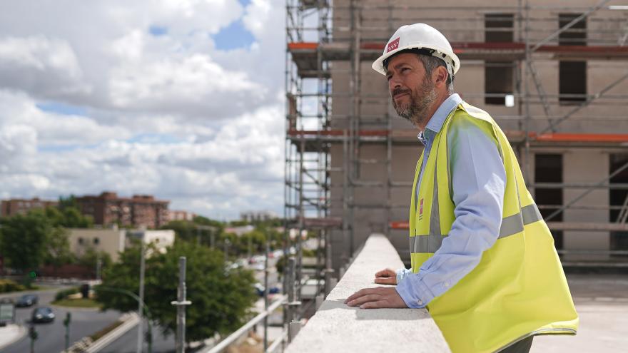 El consejero Miguel Ángel García Martín durante su visita a Torrejón de Ardoz