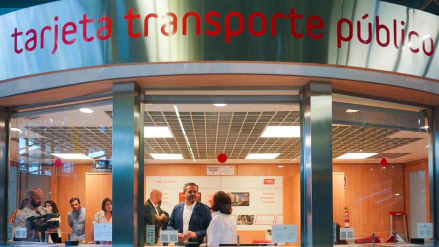 El consejero Jorge Rodrigo durante la presentación de la nueva imagen de la tarjeta transporte del CRTM