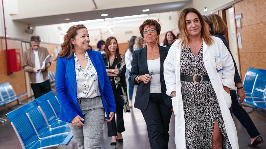 La consejera Fátima Matute durante su visita al Centro de Salud Alpes de la capital