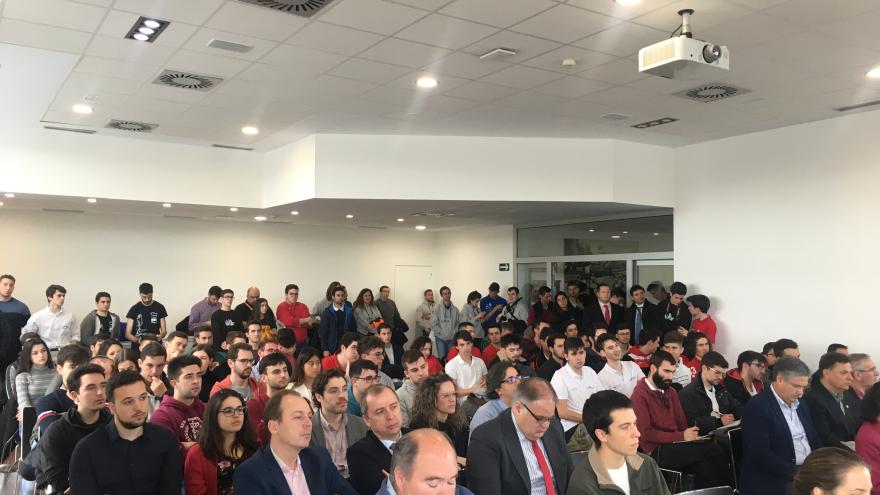 Roberto Núñez durante la presentación de Formula Student Spain