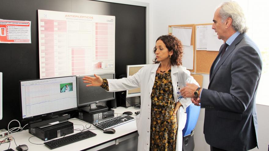 Ruiz Escudero visitando instalaciones hospitalarias