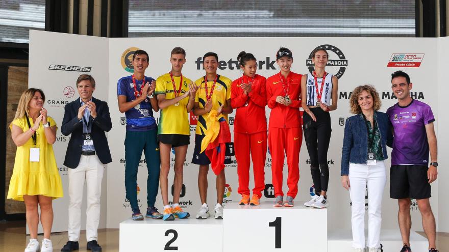 Alberto Tomé junto a los ganadores