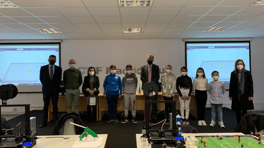 La Comunidad de Madrid entrega diez impresoras 3D a centros educativos de la zona Sur