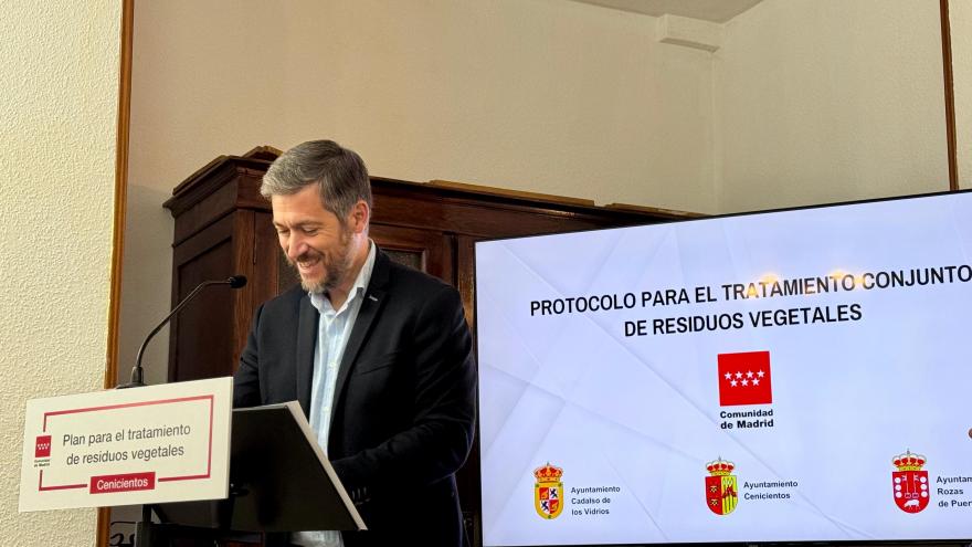 El consejero Miguel Ángel García Martín durante la firma de un protocolo para el tratamiento de residuos 