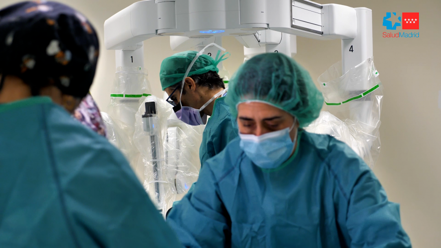 El Hospital público 12 de Octubre opera con cirugía robótica a un bebé de 10 meses