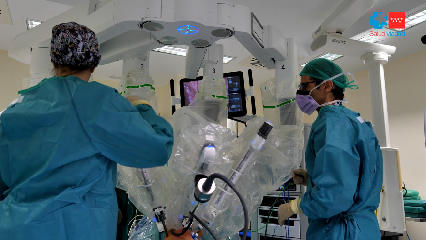 El Hospital público 12 de Octubre opera con cirugía robótica a un bebé de 10 meses