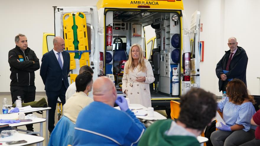 Rocío Albert en su visita a la autoescuela Gala