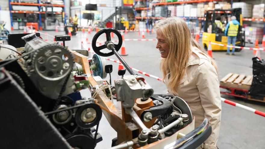 Rocío Albert en su visita a la autoescuela Gala